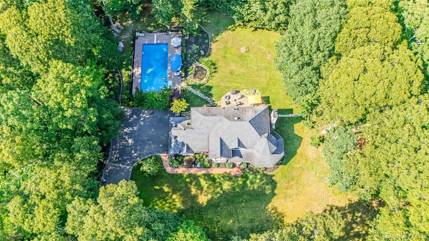 This 3,550 square foot Victorian home in Wading River, New York - photo 47