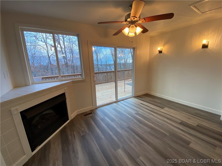 Great location for this adorable home. Home has 5 bedrooms and 5 - photo 10