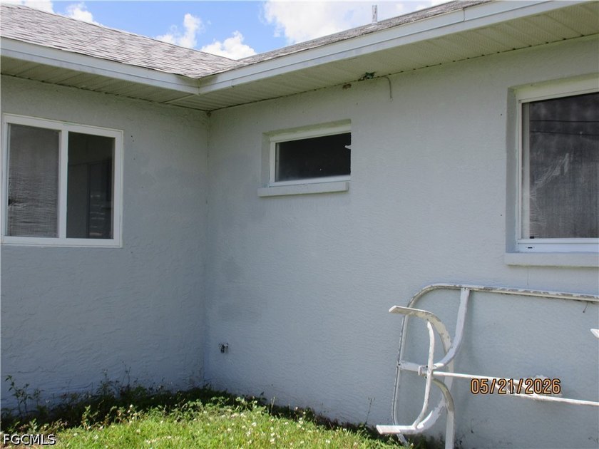 **LOCATION* LOCATION* LOCATION ON THIS COZY HOME LOCATED ACROSS - photo 31