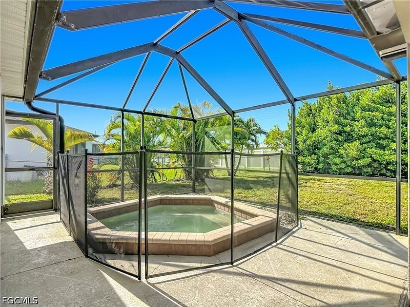 Welcome home to this well maintained 3 bedroom, 2 bath home - photo 44