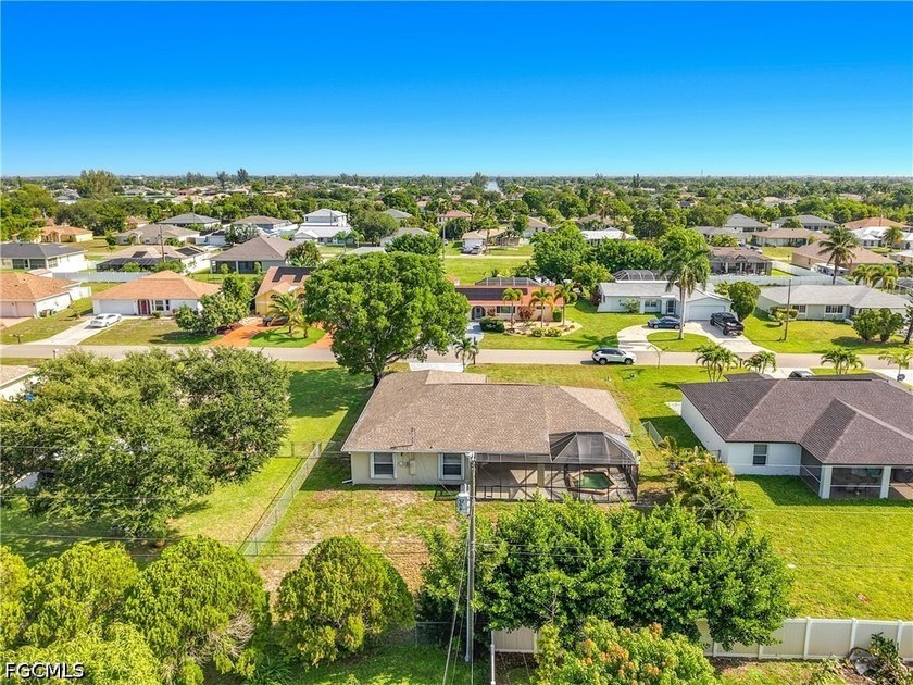 Welcome home to this well maintained 3 bedroom, 2 bath home - photo 48