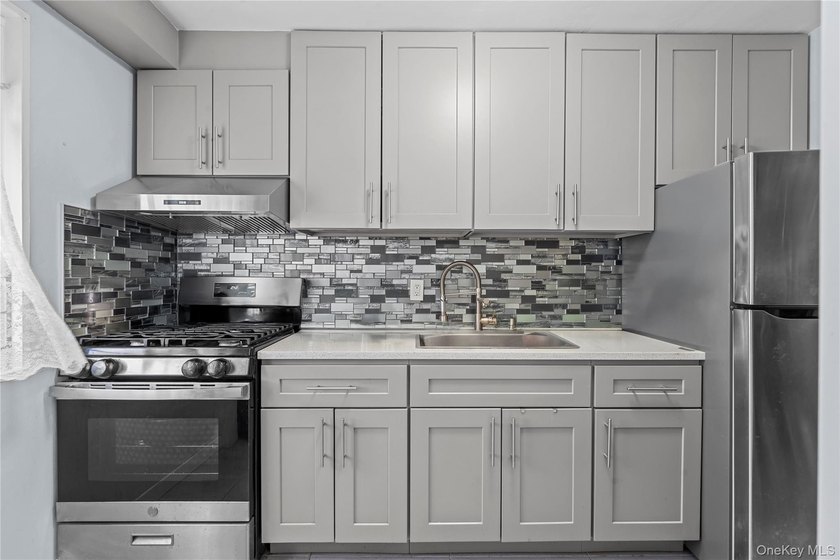 Welcome to this 2 bedroom home in Cloverdale Gardens! Located in - photo 3