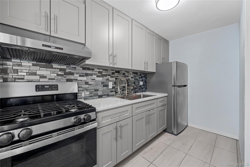 Welcome to this 2 bedroom home in Cloverdale Gardens! Located in - photo 4