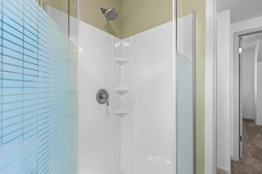 Completely remodeled interior from top to bottom, this country - photo 22