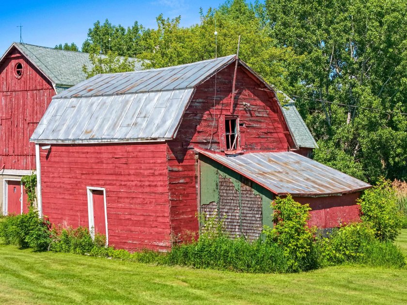 Completely remodeled interior from top to bottom, this country - photo 42