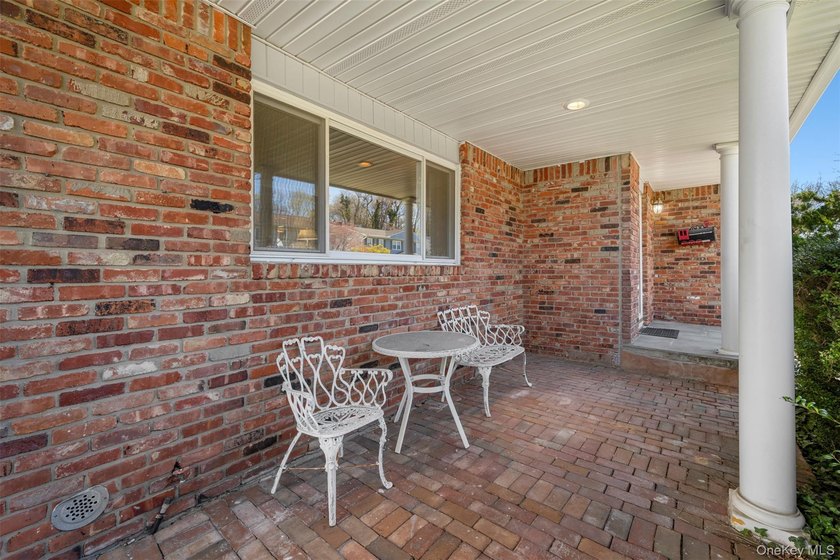 Offered For The Very First Time By Its Original Owners, This - photo 2