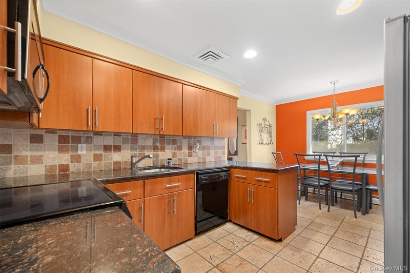 Offered For The Very First Time By Its Original Owners, This - photo 10