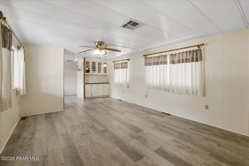 Location, location, location! Wonderful split floorplan, 2 bed 2 - photo 5