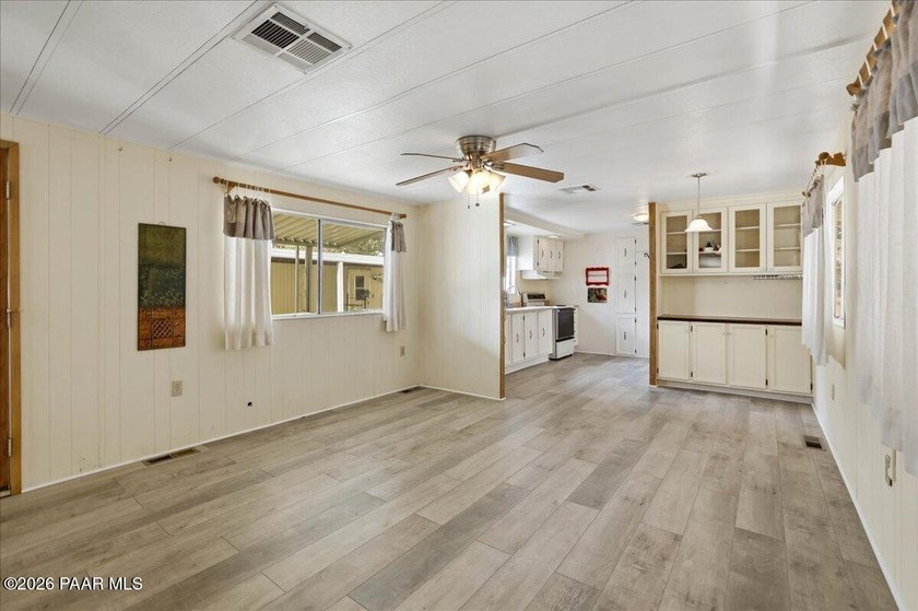 Location, location, location! Wonderful split floorplan, 2 bed 2 - photo 7