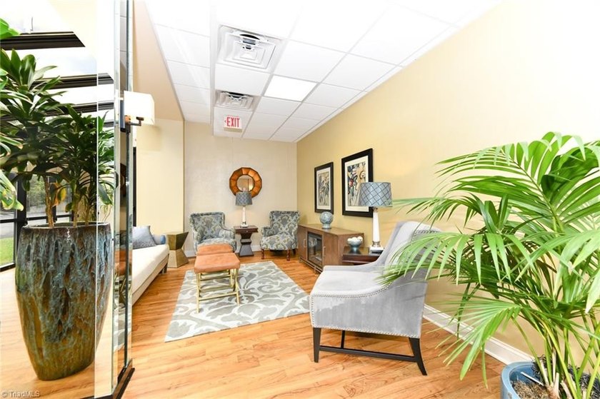 Located on the 8th floor of The Hampshire Unit 805 is a two - photo 11