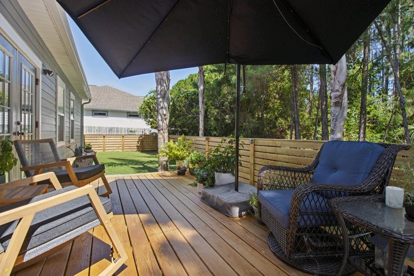 Welcome home to this beautifully maintained one-owner residence - photo 22