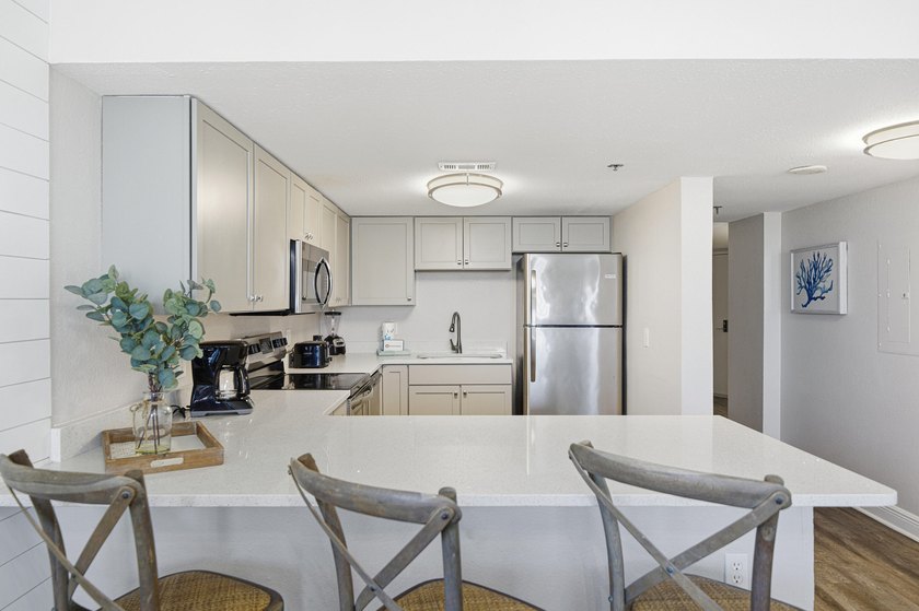Seller is offering $5,000 towards the buyer's closing costs or - photo 10