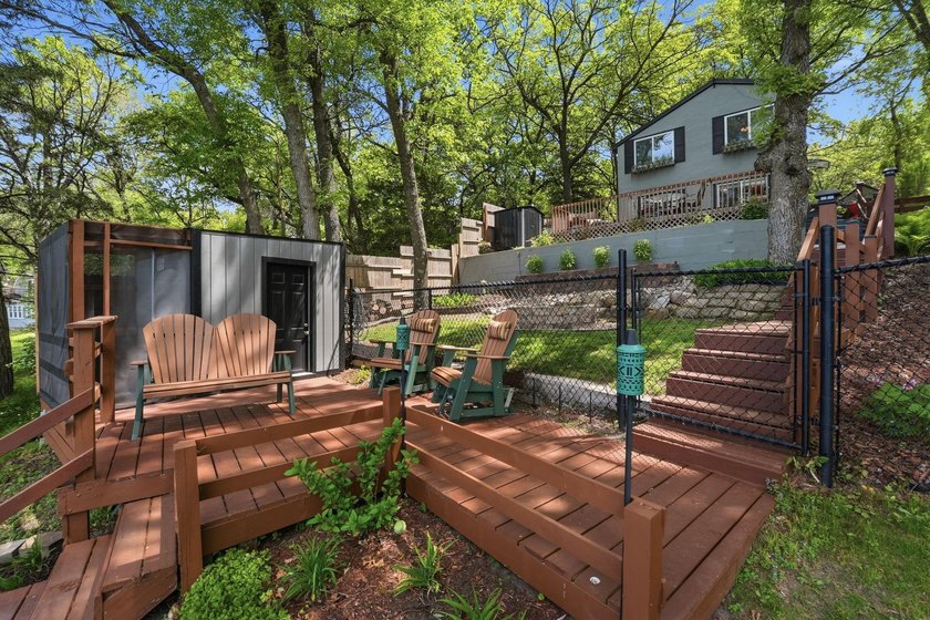Completely renovated and move-in ready, this charming 2-bedroom - photo 8