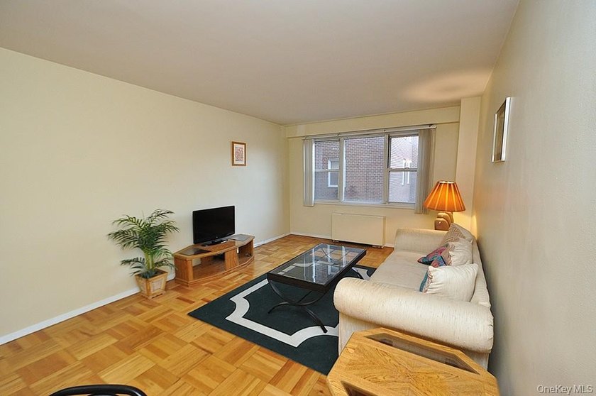 Welcome to this bright one bedroom co-op in highly sought-after - photo 4