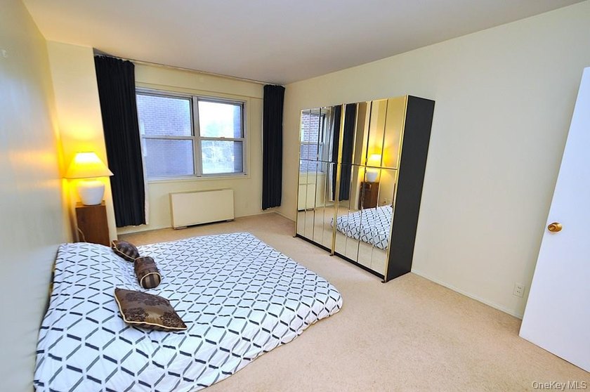 Welcome to this bright one bedroom co-op in highly sought-after - photo 7