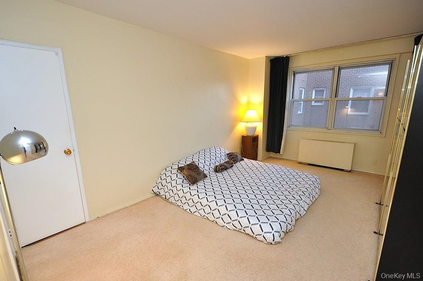 Welcome to this bright one bedroom co-op in highly sought-after - photo 9