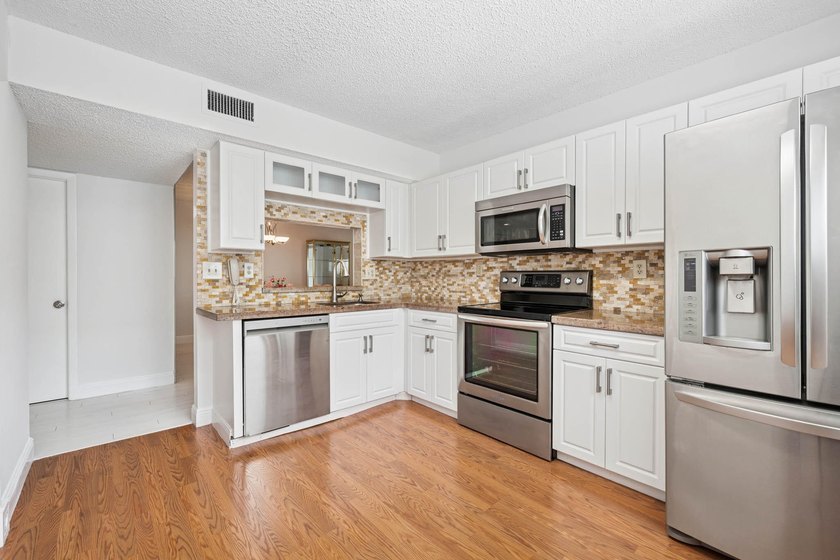 WINTER or PERMANENT HOME, IN LAKES OF DELRAY! FULLY UPDATED 2 - photo 31