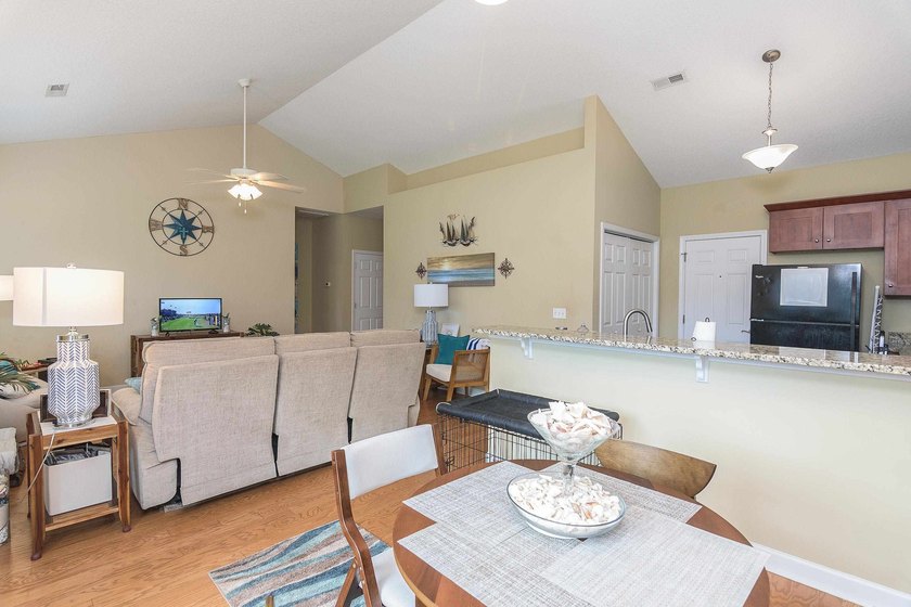 Coastal convenience, peaceful surroundings, and resort-style - photo 14