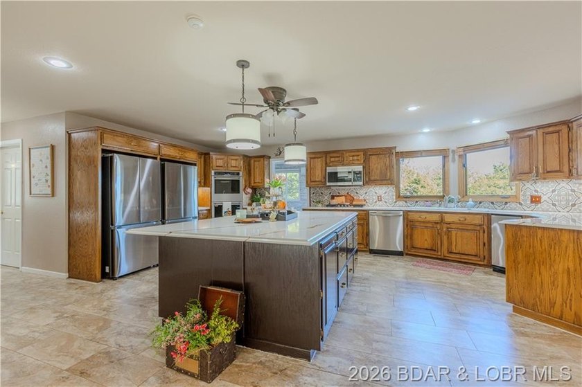 BACK ON MARKET AT NO FAULT OF SELLER. This 4000+ square foot - photo 7
