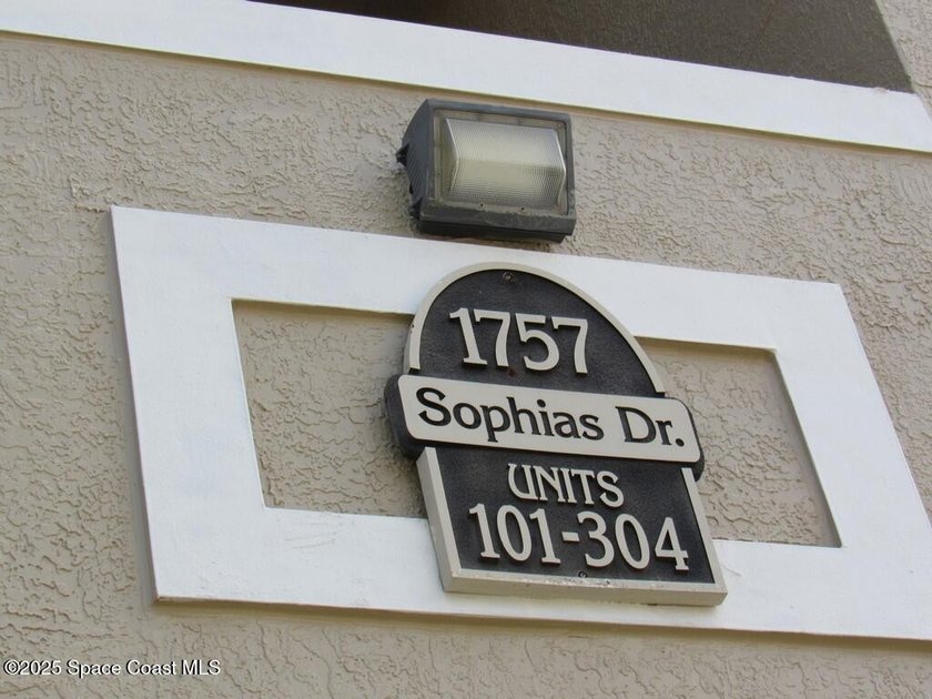 Skip the short sale headaches! Move-In Ready and Your Own - photo 2