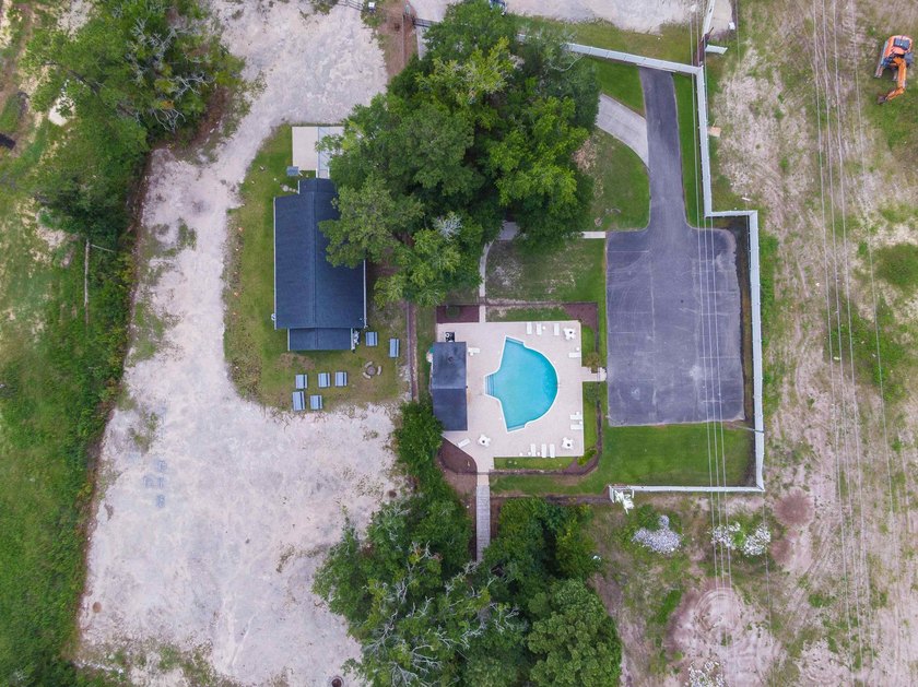 Coastal convenience, peaceful surroundings, and resort-style - photo 44