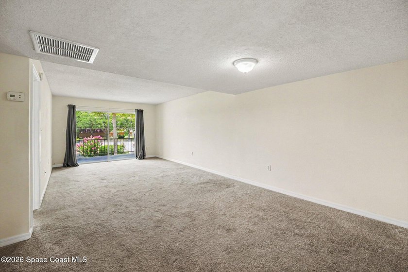 Enjoy an unbeatable location with easy access to spectacular - photo 8