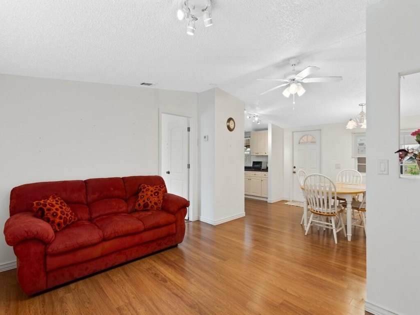 Welcome to this charming 2-bedroom, 1.5-bathroom manufactured - photo 7