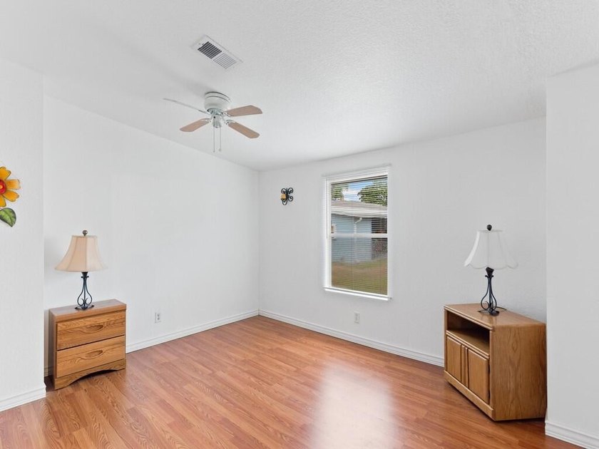Welcome to this charming 2-bedroom, 1.5-bathroom manufactured - photo 9
