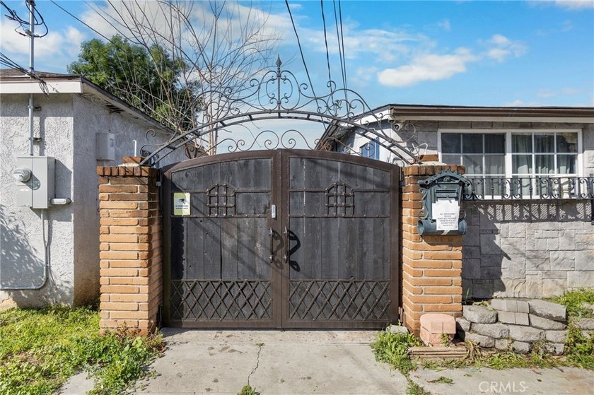 Amazing Income Producing Two-on-a-Lot Opportunity + Private Pool - photo 36