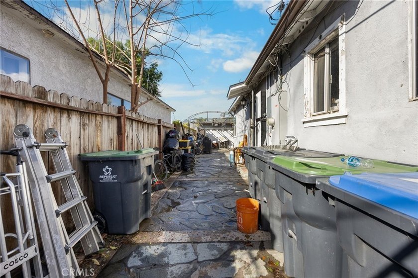 Amazing Income Producing Two-on-a-Lot Opportunity + Private Pool - photo 37