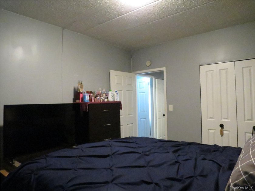 Welcome to the lovely maintained gated Melrose Court Condominium - photo 9
