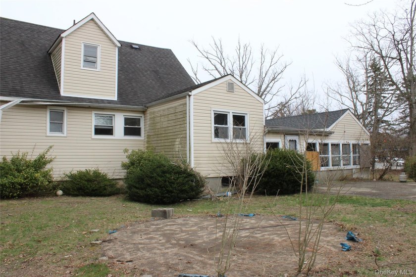 Investor's Special - SOLD *As-Is*. Opportunity Knocks 4 Bedrooms - photo 4