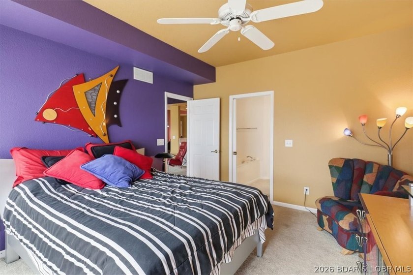 Great opportunity to own a turnkey lakefront condo at the Lake - photo 25