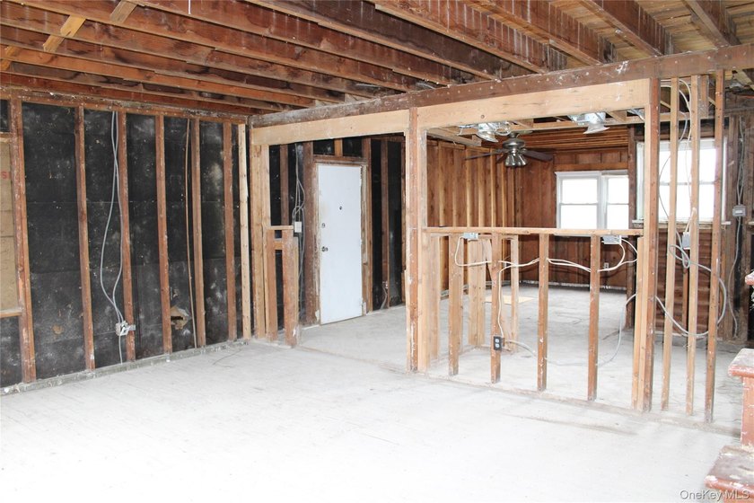 Investor's Special - SOLD *As-Is*. Opportunity Knocks 4 Bedrooms - photo 5