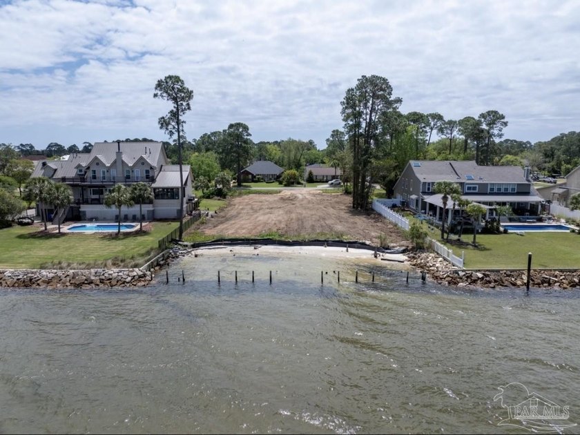 Rare bayfront lot in Gulf Breeze, Florida with a full 101 feet - photo 5