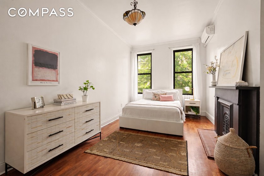 This may be the most unique two-bedroom charmer in Long Island - photo 6