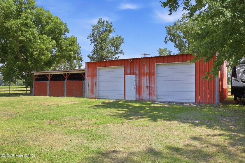 Country living at its best! This well-maintained brick ranch - photo 3