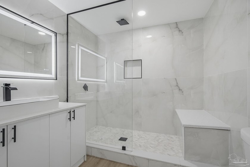 No Hoa! New Roof, New Water Heaters! Rare opportunity to own a - photo 3