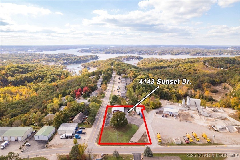 Here it is! PRIME corner-lot commercial opportunity in the true - photo 2