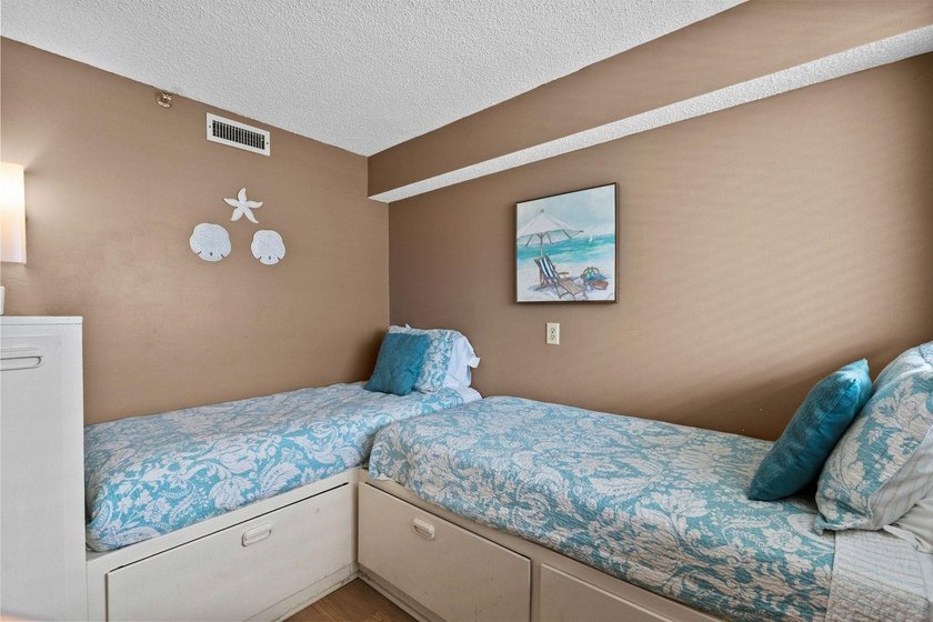 Windemere is an oceanfront building in the Ocean Drive section - photo 16