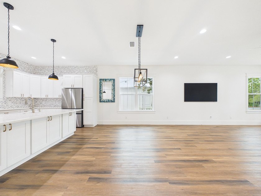 Discover coastal charm and modern luxury in this stunning Point - photo 17