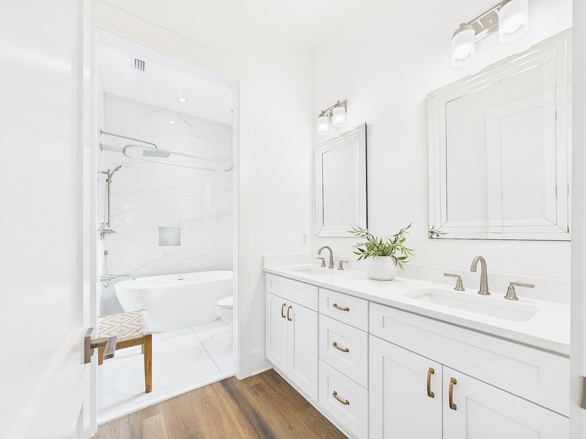 Discover coastal charm and modern luxury in this stunning Point - photo 25