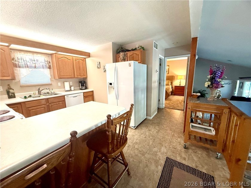 Hidden Gem Lakefront Home at the 3 MM! Nestled in a deep cove - photo 12