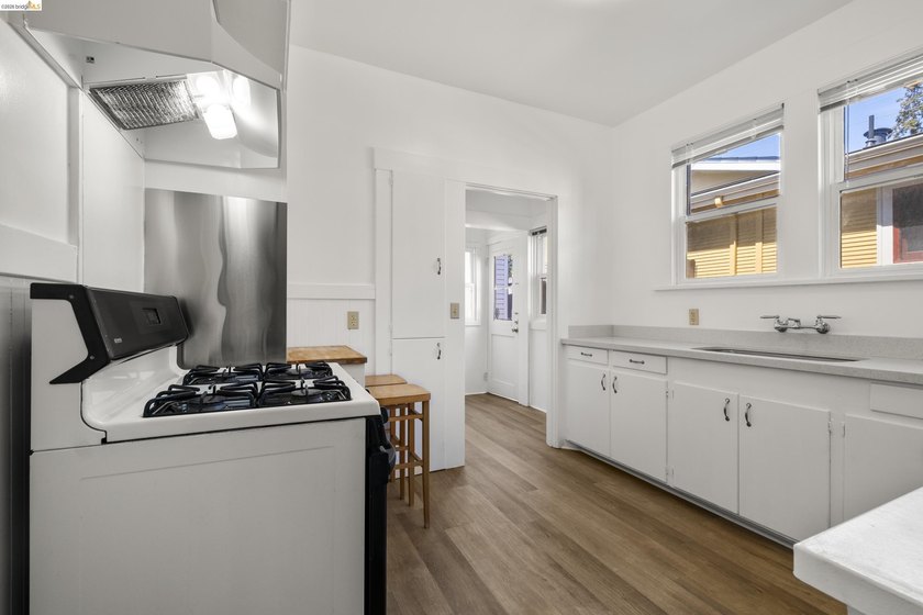 This beautifully preserved 1910 duplex blends timeless character - photo 12