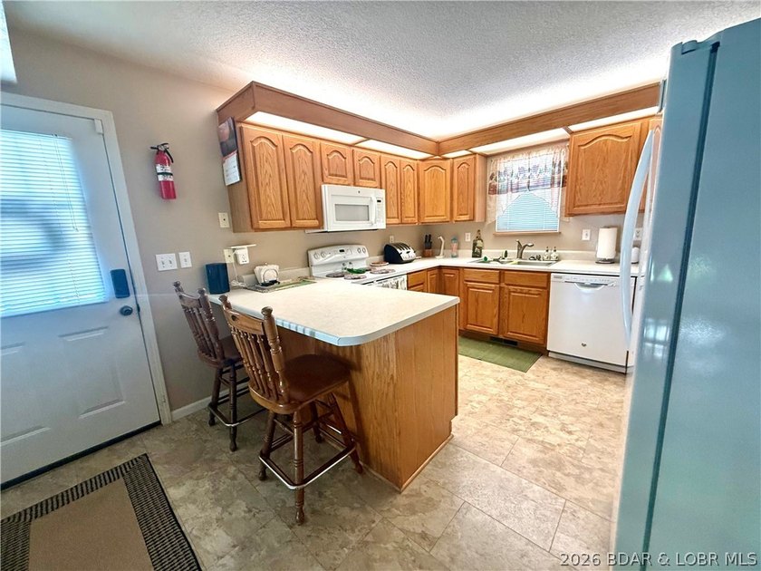 Hidden Gem Lakefront Home at the 3 MM! Nestled in a deep cove - photo 14