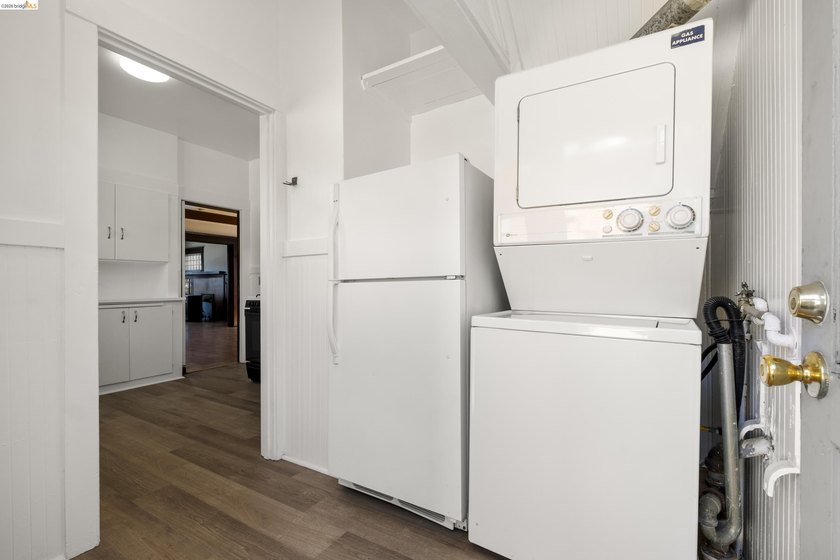 This beautifully preserved 1910 duplex blends timeless character - photo 14