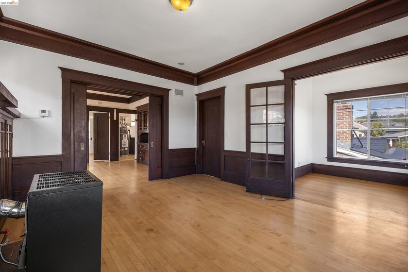 This beautifully preserved 1910 duplex blends timeless character - photo 18