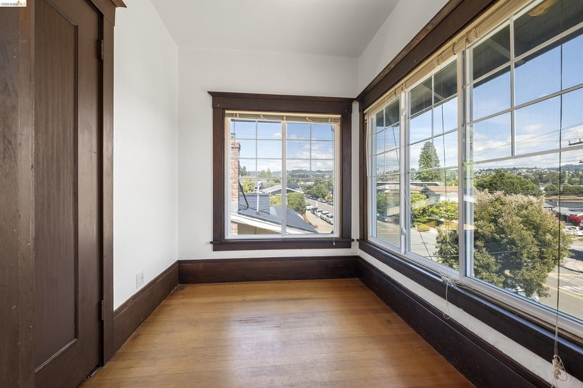 This beautifully preserved 1910 duplex blends timeless character - photo 19