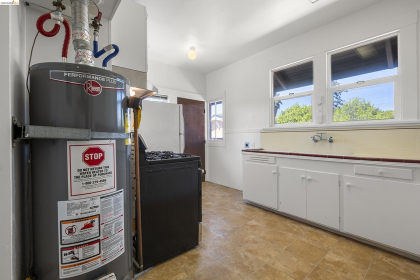 This beautifully preserved 1910 duplex blends timeless character - photo 25