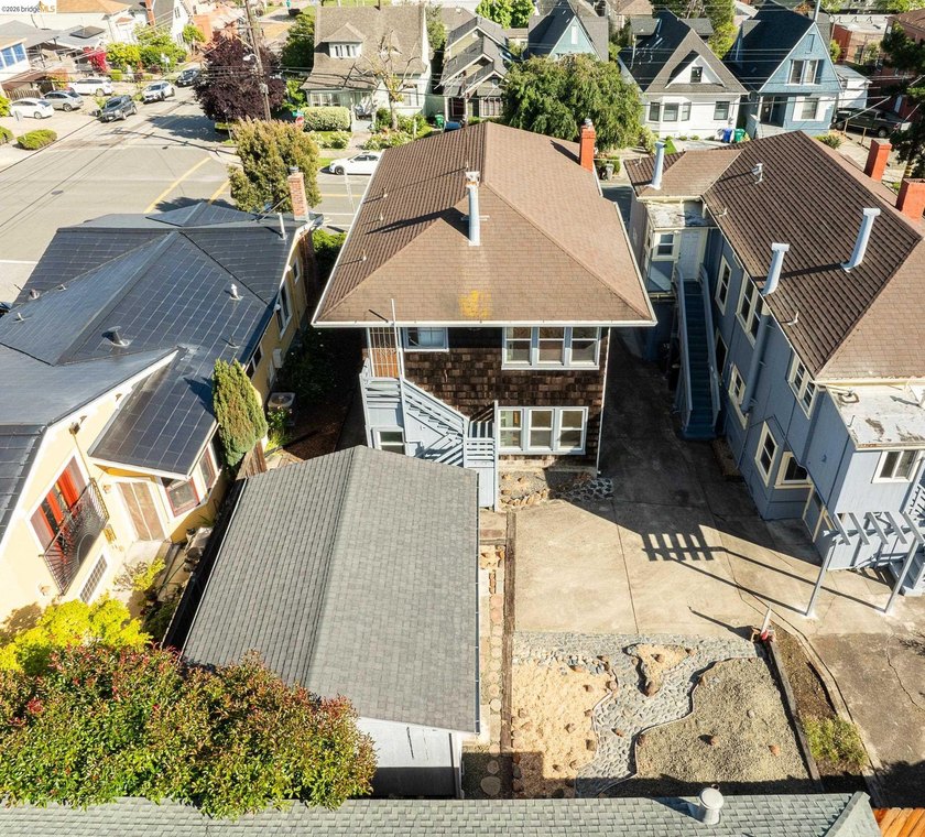 This beautifully preserved 1910 duplex blends timeless character - photo 31